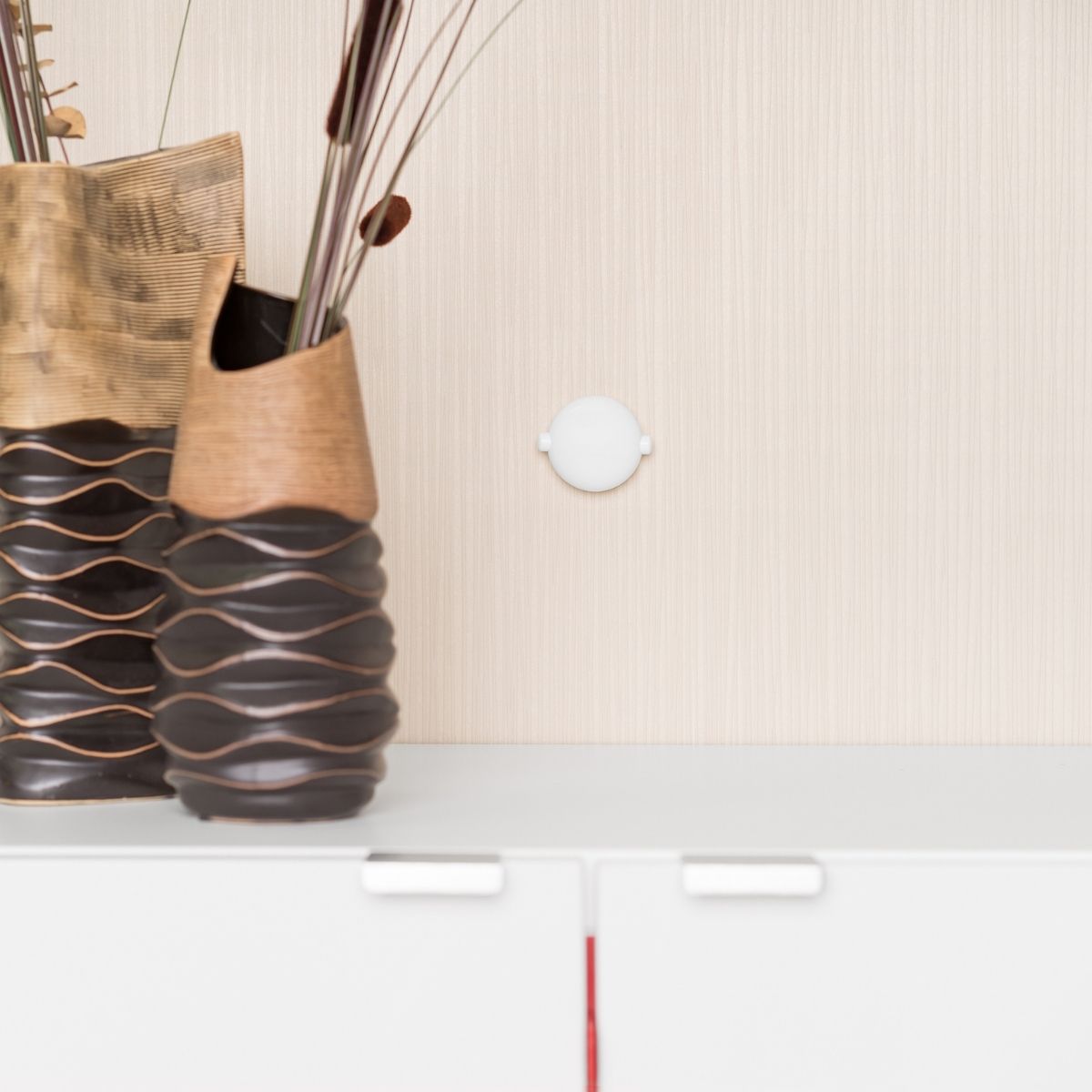 Reer-Schrankschloss-fur-Doppelturen-Wandhalterung Reer Schrankschloss mit magnetischer Wandhalterung