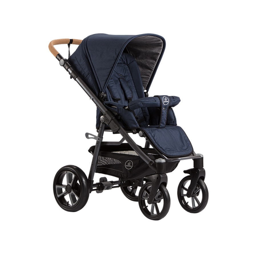 Der Kinderwagen "Lux" von Naturkind verbindet höchsten Komfort mit tollem Design und überzeugt mit seiner langen Nutzungsdauer. Hier in der Ausführung mit Comfort Soft Rad.