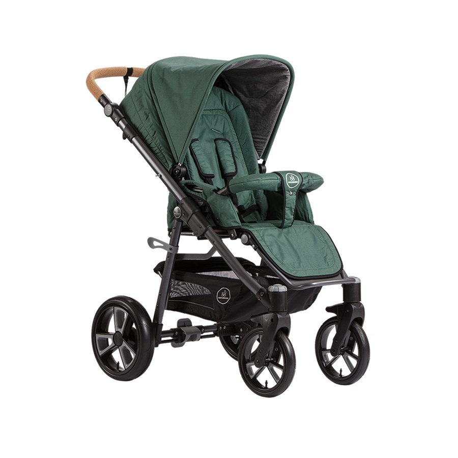 Der Kinderwagen "Lux" von Naturkind verbindet höchsten Komfort mit tollem Design und überzeugt mit seiner langen Nutzungsdauer. Hier in der Ausführung mit Comfort Soft Rad.