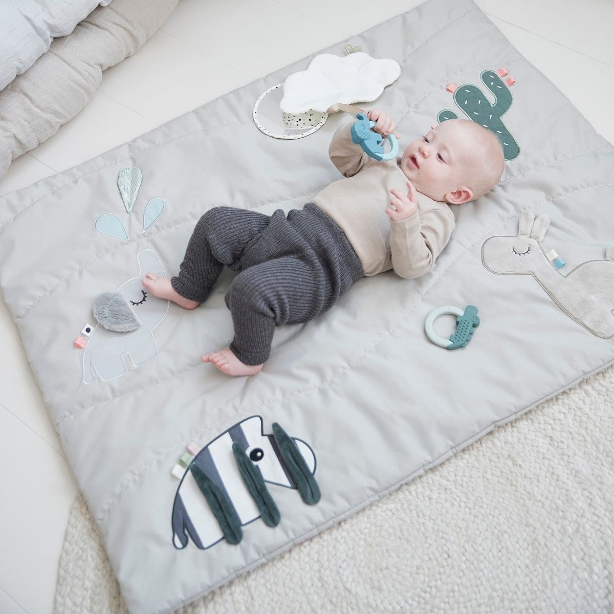 Done-by-Deer-Sensorische-Spieldecke-Deerfriends-Baby Done by Deer Sensorische Spieldecke
