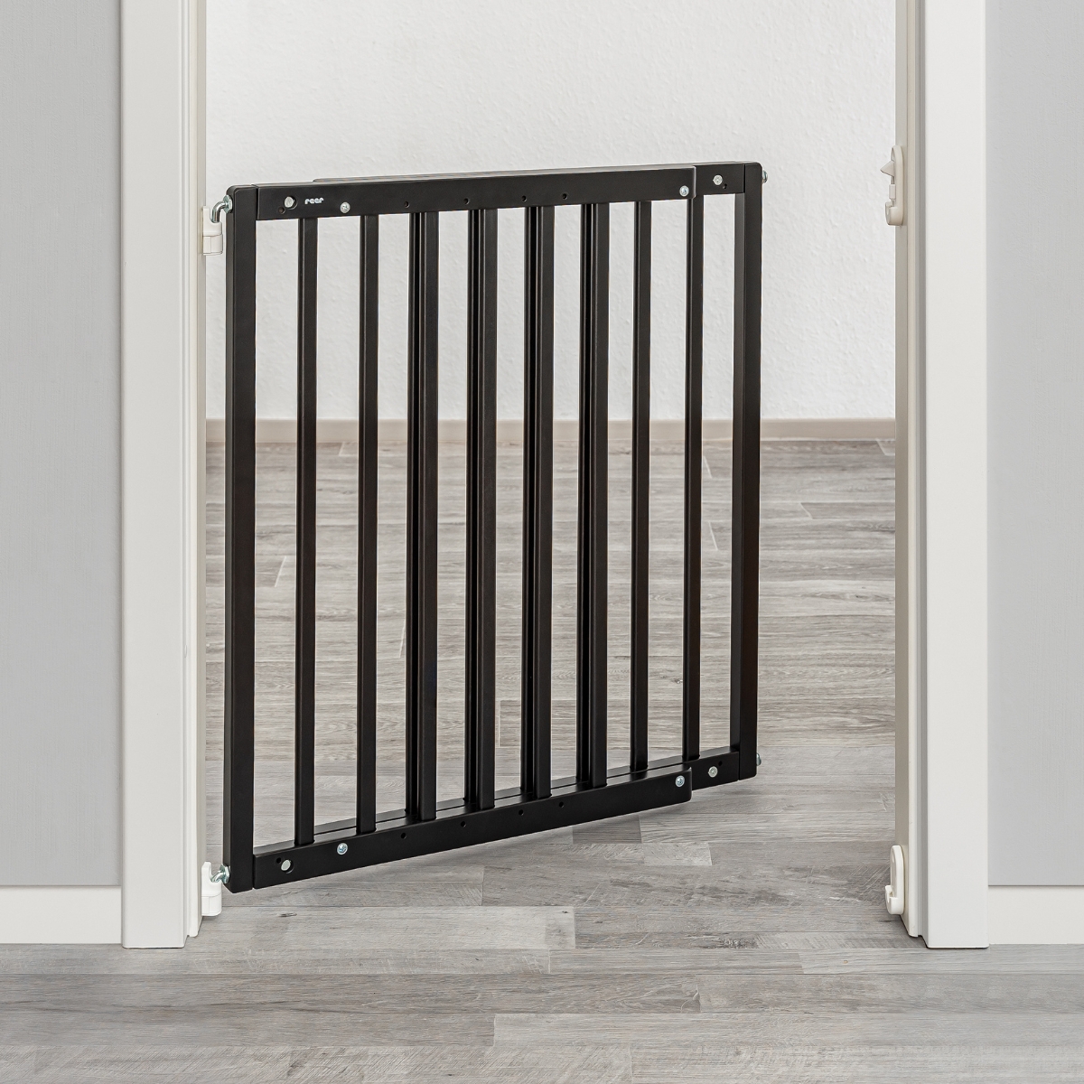 Reer-Schraubgitter-schwarz-T-r Reer Schraubgitter