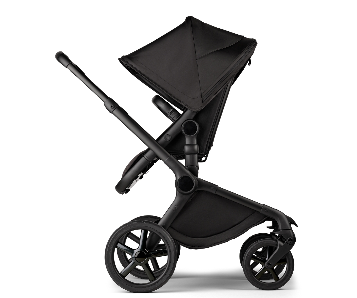 Bugaboo-Noir-Special-Edition-Wagen-mit-Sitz-gegen-Fahrtrichtung-black-moonlight