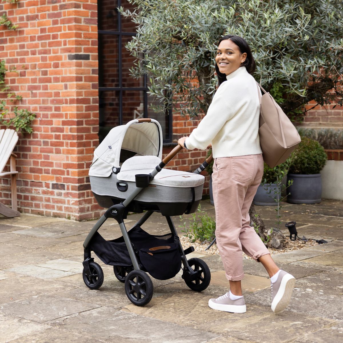 Joie-Calmi-Autokindersitz-Carbon-10