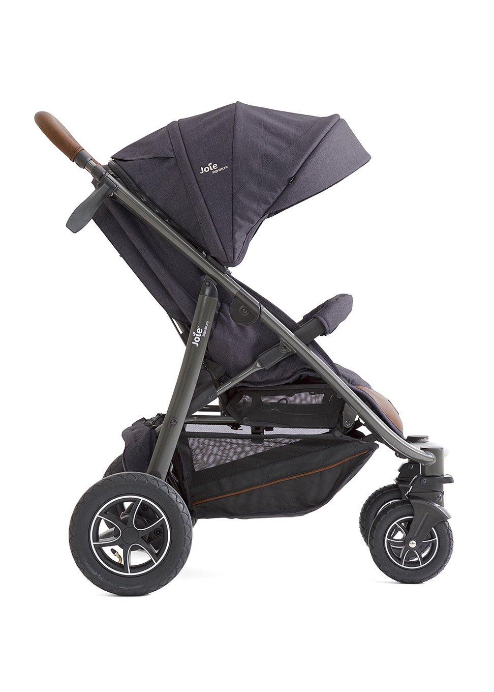 Als das neueste Mitglied der trax-Familie verbindet der Joie Mytrax Buggy Bewährtes mit neuen Features, auf die man nicht mehr verzichten will.