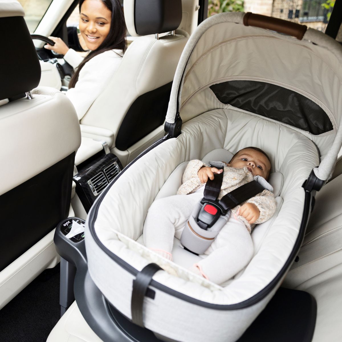 Joie-Calmi-Autokindersitz-Carbon-8