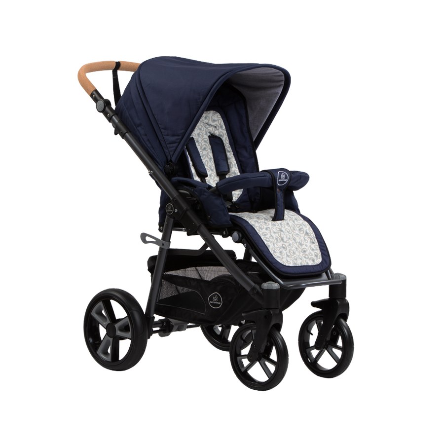 Der Kinderwagen "Lux" von Naturkind verbindet höchsten Komfort mit tollem Design und überzeugt mit seiner langen Nutzungsdauer. Hier in der Ausführung mit Comfort Soft Rad.