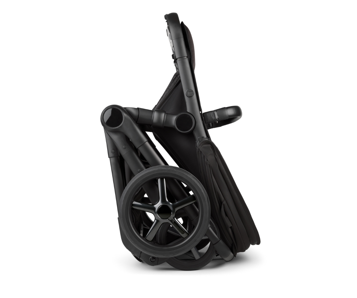Bugaboo-Noir-Special-Edition-Wagen-mit-Sitzeinheit-zusammengeklappt-black-moonlight