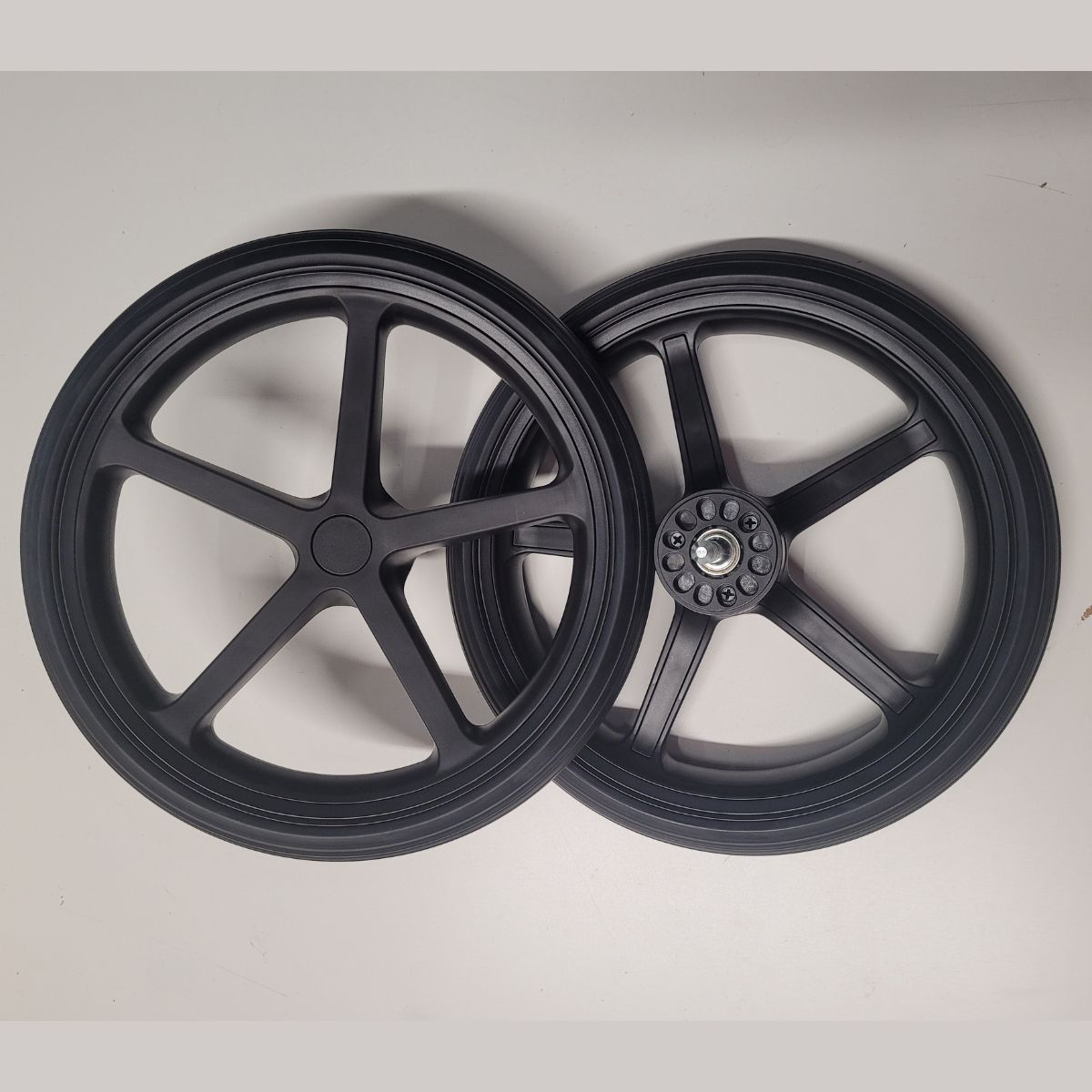 Cybex-Priam-Spare-rear-wheel-set-Matt-Black Cybex Ersatzteil Priam 3 Hinterrad Set Matt Black