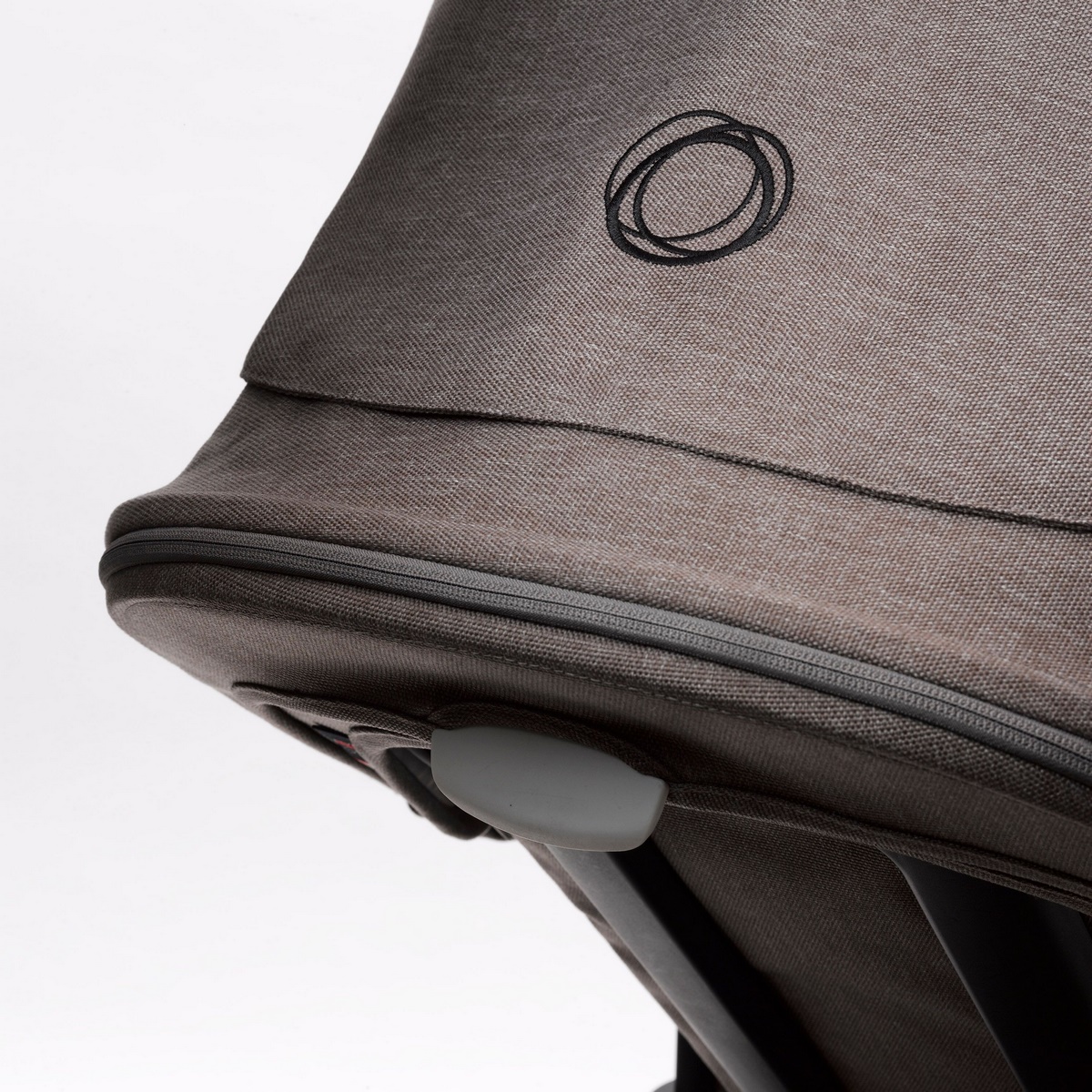 Original-JPG-BGB_Fox_mineral_taupe_details_03-Cropped-Kopie Bugaboo Fox2 Komplett Special Edition Kombikinderwagen- Schwarz_Taupe