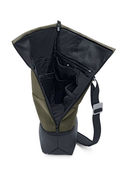 Die neue Bugaboo Wickeltasche bb03 wurde in der Größe angepasst, um Design und Look weiter zu optimieren. Mit der bb03 haben Sie einen verlässlichen Begleiter zum Tragen und Aufbewahren aller wichtigen Dinge für unterwegs.