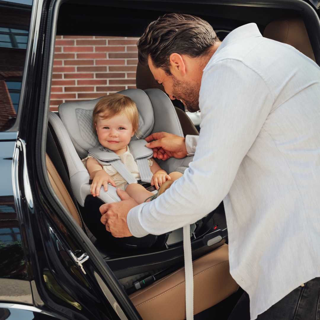 Sicher unterwegs: Kindersicherheit im Auto – Was Eltern wissen sollten