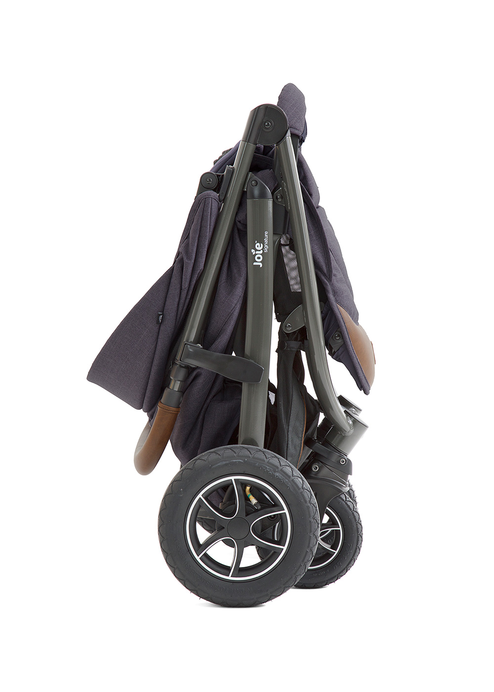 Als das neueste Mitglied der trax-Familie verbindet der Joie Mytrax Buggy Bewährtes mit neuen Features, auf die man nicht mehr verzichten will.