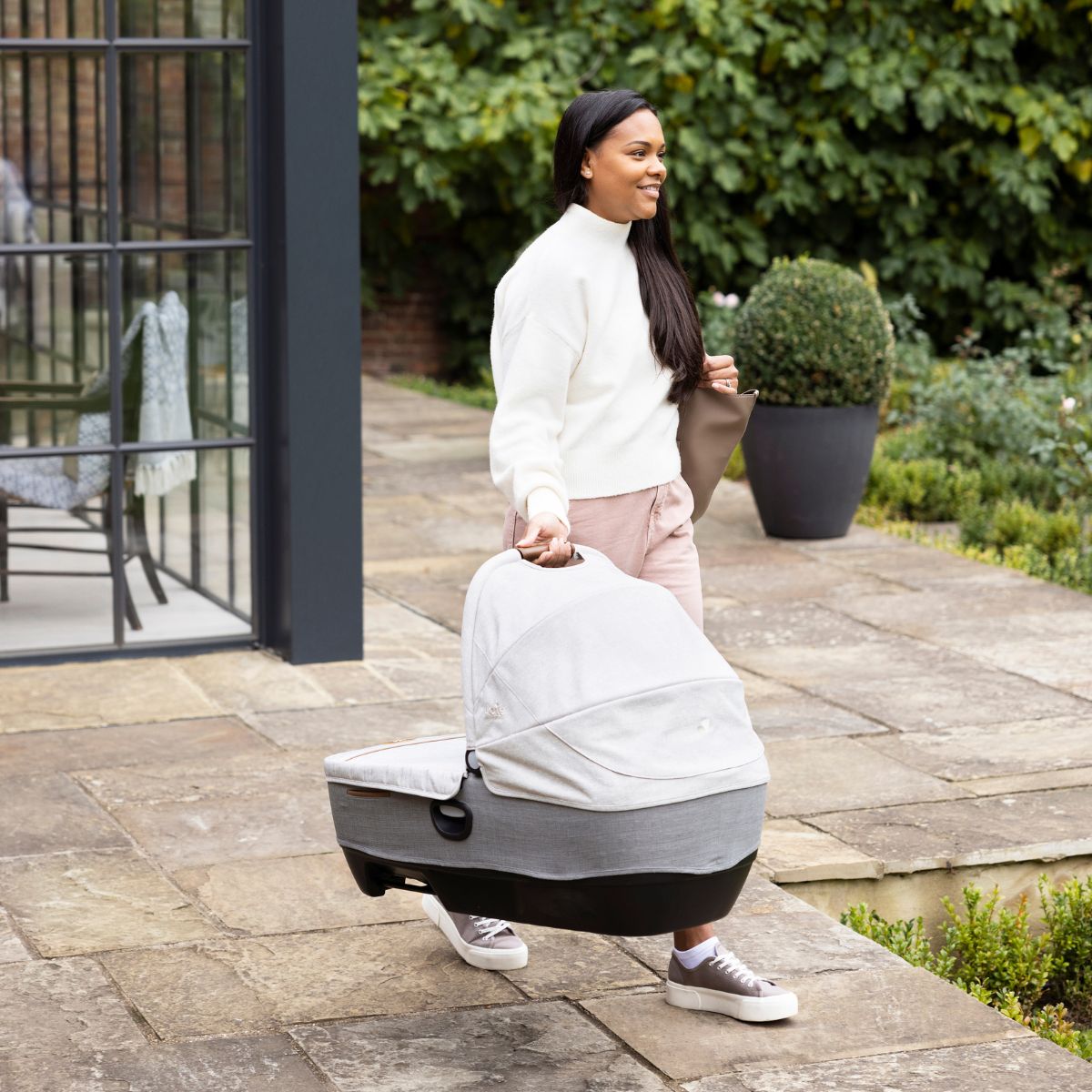 Joie-Calmi-Autokindersitz-Carbon-9