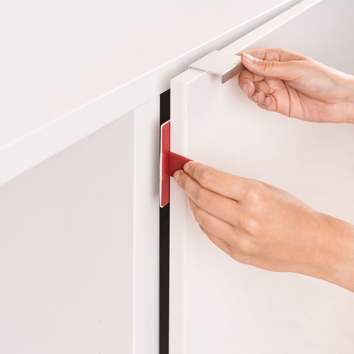 Reer-Schrankschloss-fur-Doppelturen-rotes-offenes-Schloss Reer Schrankschloss Montage ohne Schrauben möglich