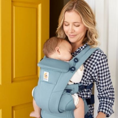 Ergobaby-OmniDream-Blue-Front-Carrying-Position