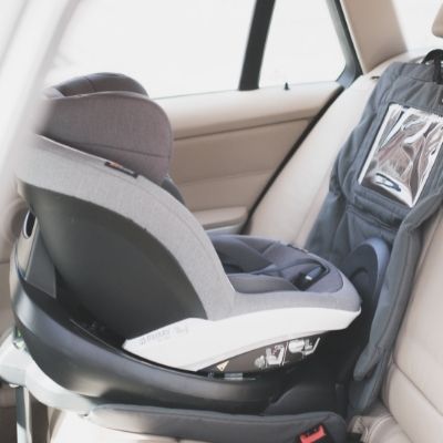 BeSafe-Sitzschutz-mit-Babyschale