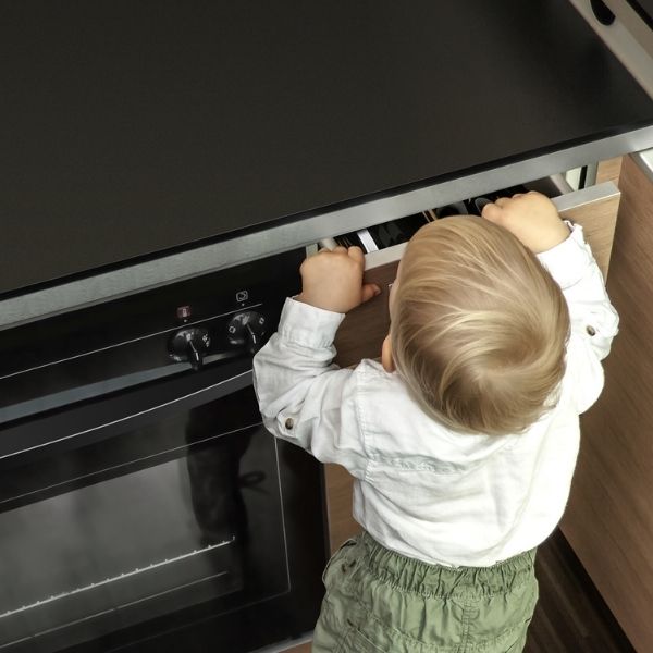 Reer-cabinet-and-drawer-safety-device-with-mounting-aid