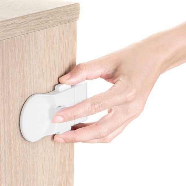 Reer-cabinet-and-drawer-safety-device-external